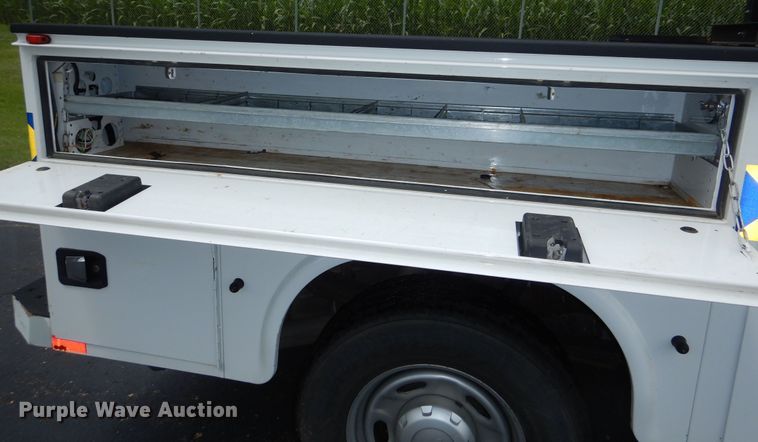 image for item DN8592 2016 Ford F250 Super Duty XL  Crew Cab utility bed pickup truck