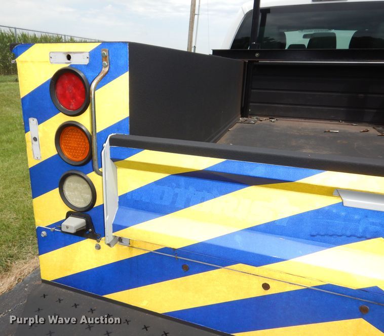 image for item DN8592 2016 Ford F250 Super Duty XL  Crew Cab utility bed pickup truck