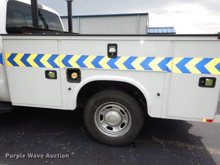 image for item DN8592 2016 Ford F250 Super Duty XL  Crew Cab utility bed pickup truck