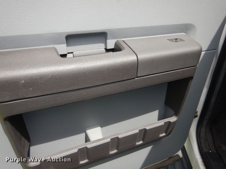 image for item DN8592 2016 Ford F250 Super Duty XL  Crew Cab utility bed pickup truck