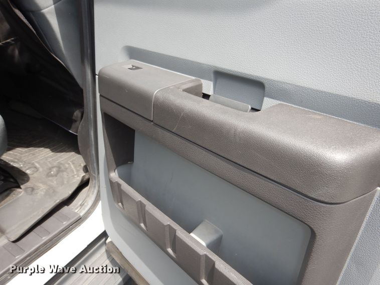 image for item DN8592 2016 Ford F250 Super Duty XL  Crew Cab utility bed pickup truck