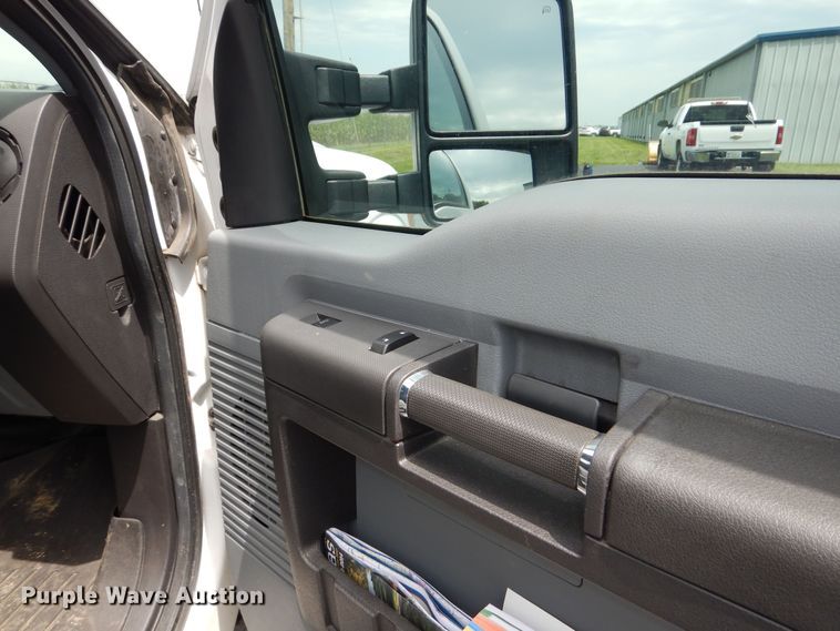 image for item DN8592 2016 Ford F250 Super Duty XL  Crew Cab utility bed pickup truck