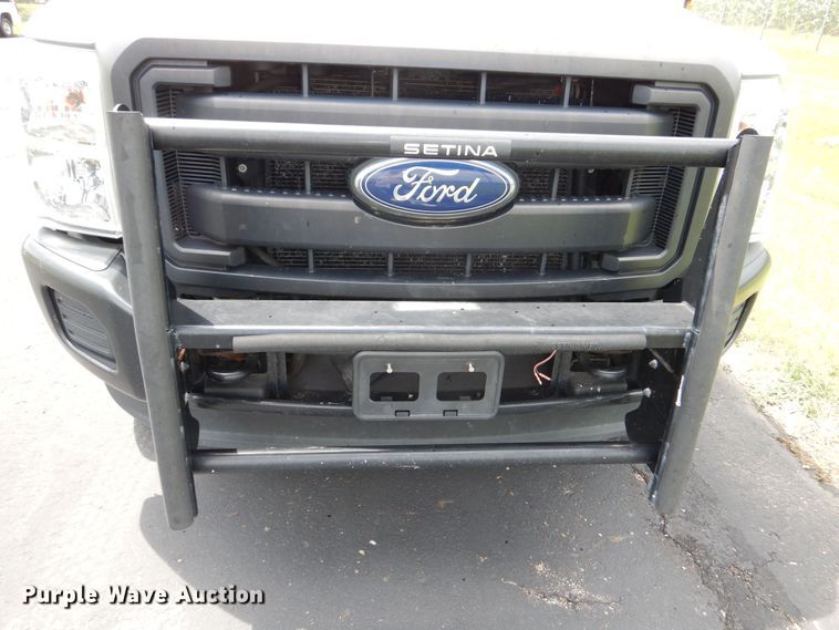 image for item DN8592 2016 Ford F250 Super Duty XL  Crew Cab utility bed pickup truck
