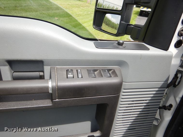 image for item DN8592 2016 Ford F250 Super Duty XL  Crew Cab utility bed pickup truck