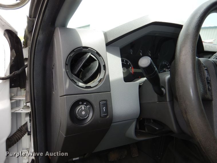 image for item DN8592 2016 Ford F250 Super Duty XL  Crew Cab utility bed pickup truck