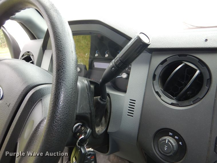 image for item DN8592 2016 Ford F250 Super Duty XL  Crew Cab utility bed pickup truck