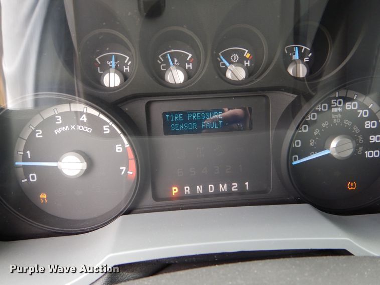 image for item DN8592 2016 Ford F250 Super Duty XL  Crew Cab utility bed pickup truck