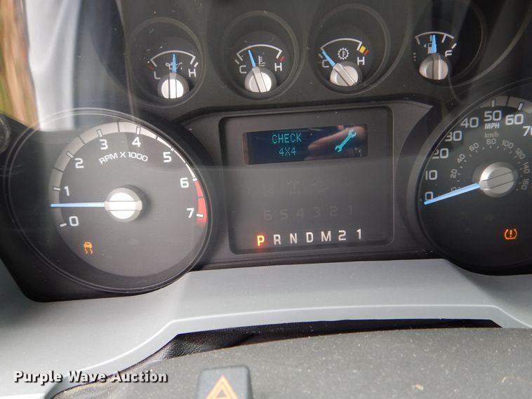 image for item DN8592 2016 Ford F250 Super Duty XL  Crew Cab utility bed pickup truck