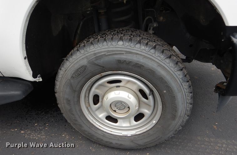 image for item DN8592 2016 Ford F250 Super Duty XL  Crew Cab utility bed pickup truck