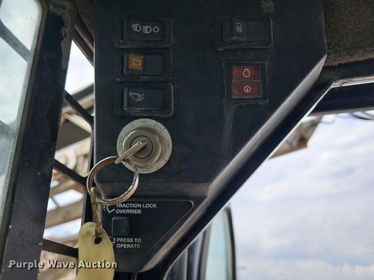 image for item DN8645 1999 Bobcat 873  skid steer loader