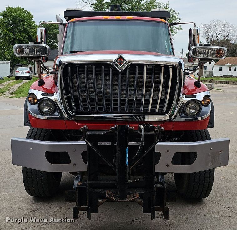 image for item DO2883 2013 International Work Star 7600  hook lift truck