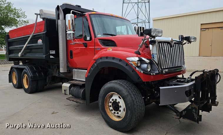 image for item DO2883 2013 International Work Star 7600  hook lift truck