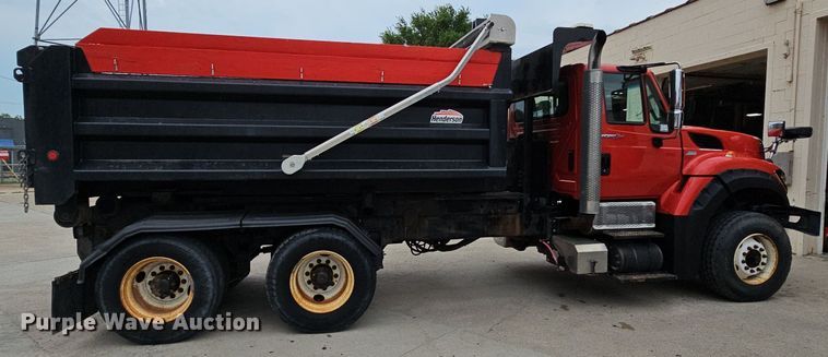 image for item DO2883 2013 International Work Star 7600  hook lift truck