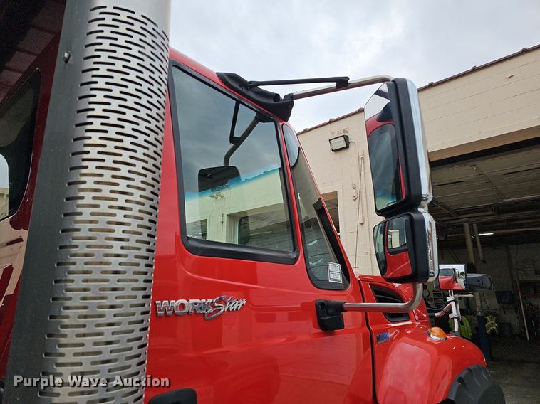 image for item DO2883 2013 International Work Star 7600  hook lift truck