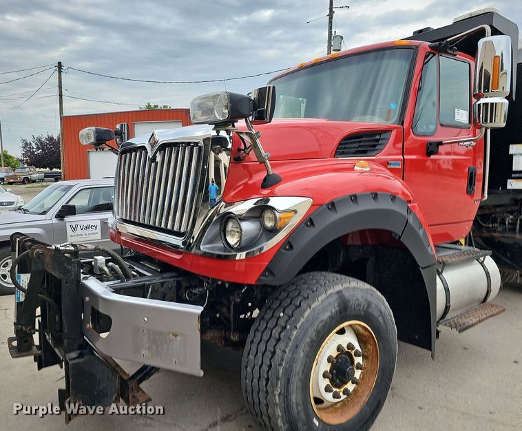 image for item DO2883 2013 International Work Star 7600  hook lift truck