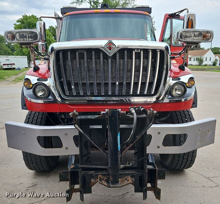 image for item DO2883 2013 International Work Star 7600  hook lift truck