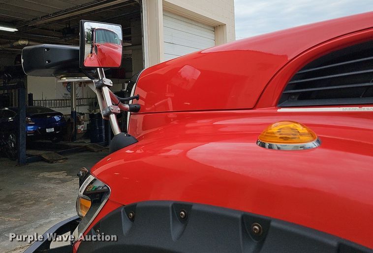 image for item DO2883 2013 International Work Star 7600  hook lift truck