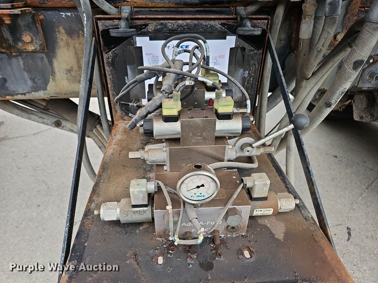 image for item DO2883 2013 International Work Star 7600  hook lift truck