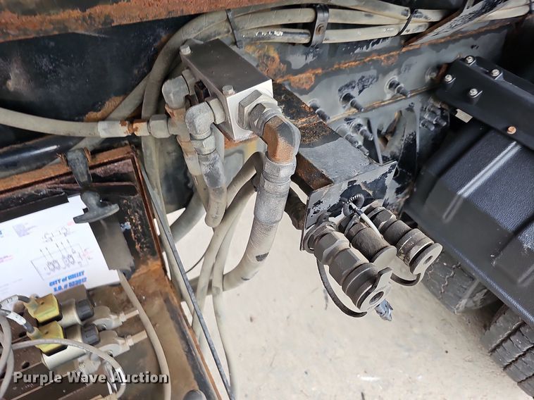 image for item DO2883 2013 International Work Star 7600  hook lift truck