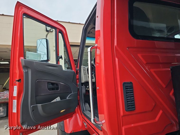 image for item DO2883 2013 International Work Star 7600  hook lift truck