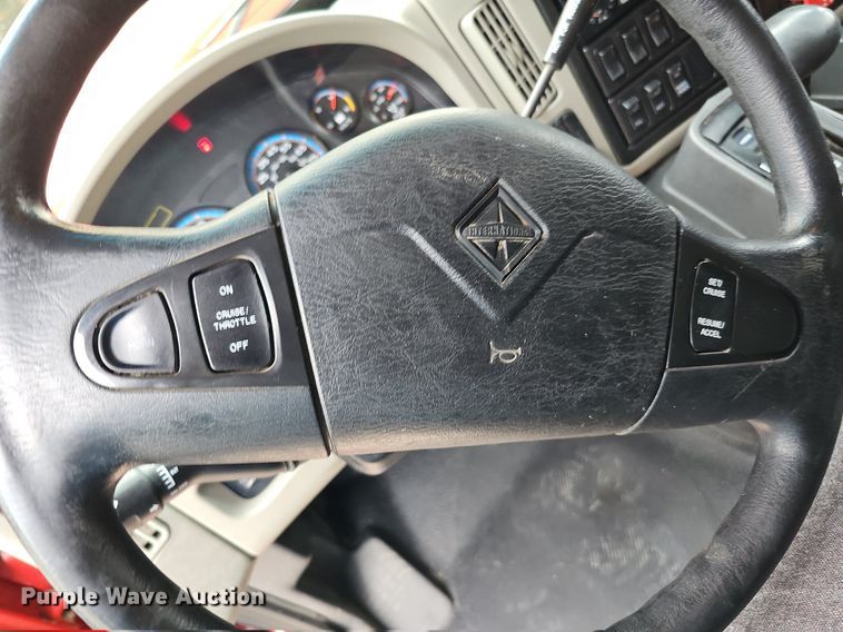 image for item DO2883 2013 International Work Star 7600  hook lift truck