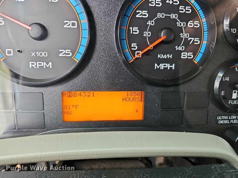 image for item DO2883 2013 International Work Star 7600  hook lift truck