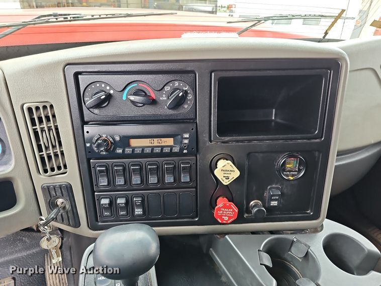 image for item DO2883 2013 International Work Star 7600  hook lift truck