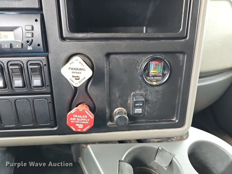 image for item DO2883 2013 International Work Star 7600  hook lift truck