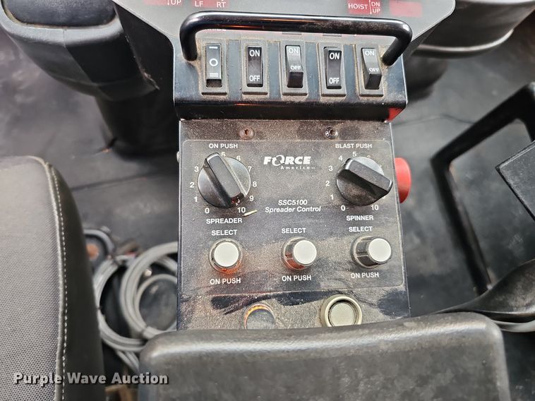 image for item DO2883 2013 International Work Star 7600  hook lift truck