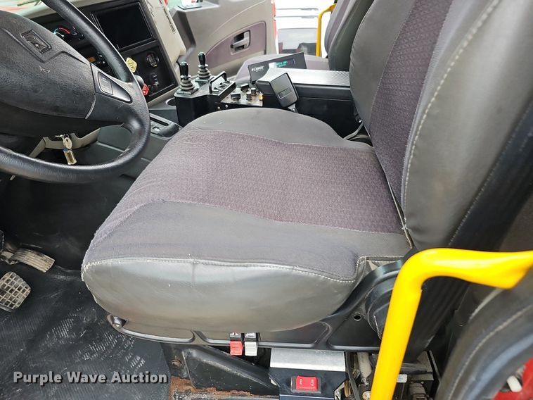 image for item DO2883 2013 International Work Star 7600  hook lift truck