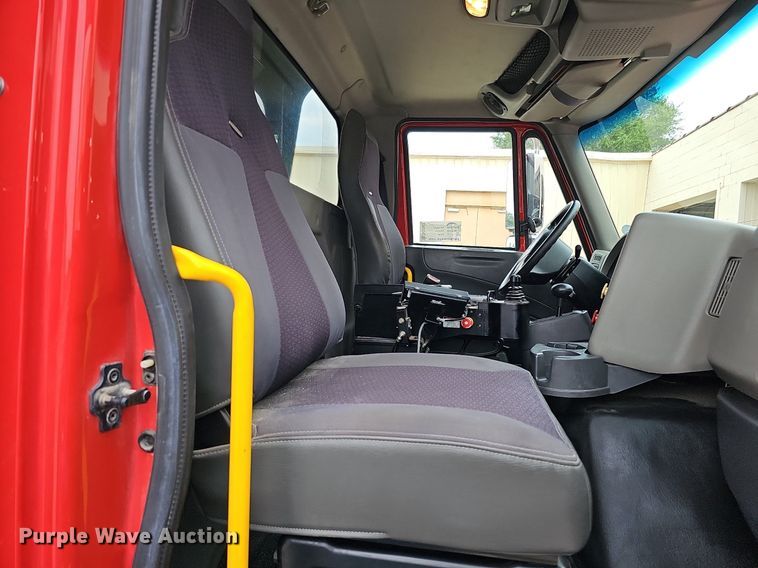 image for item DO2883 2013 International Work Star 7600  hook lift truck