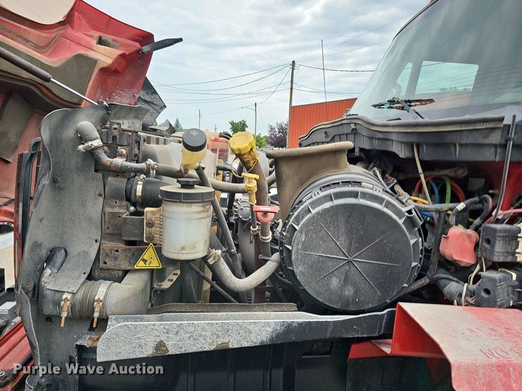 image for item DO2883 2013 International Work Star 7600  hook lift truck