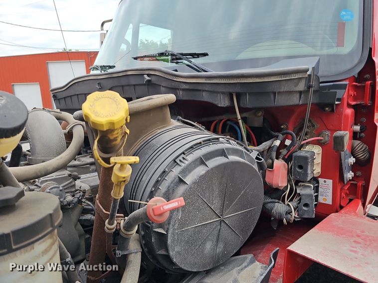 image for item DO2883 2013 International Work Star 7600  hook lift truck