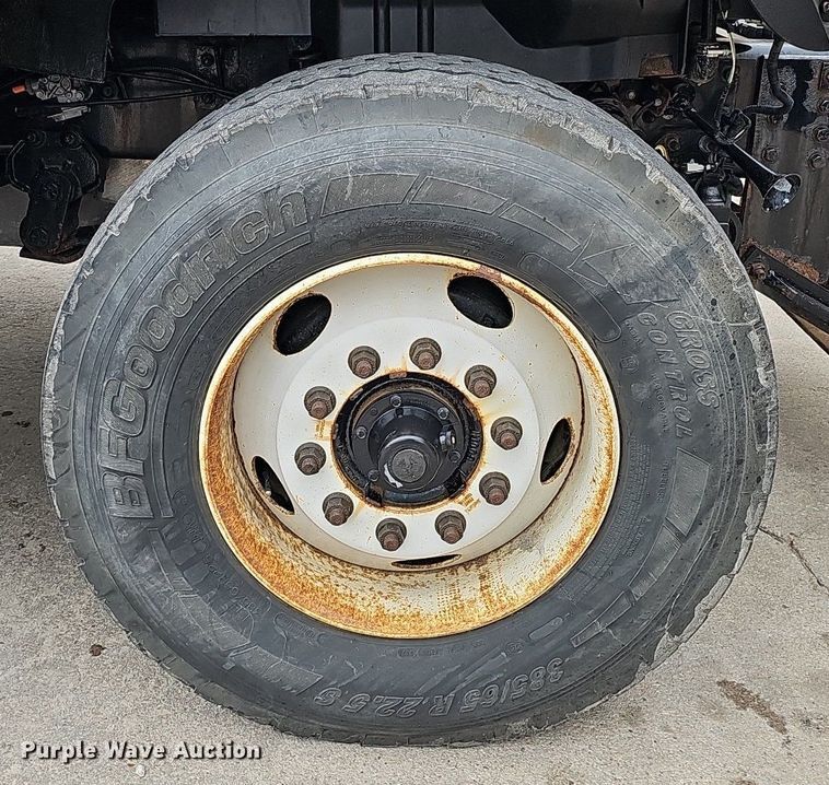 image for item DO2883 2013 International Work Star 7600  hook lift truck