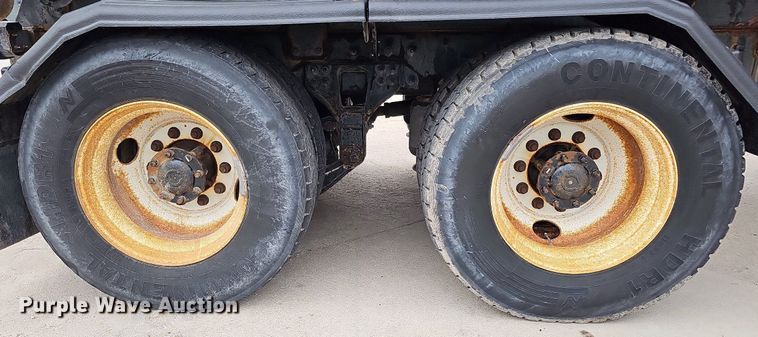 image for item DO2883 2013 International Work Star 7600  hook lift truck