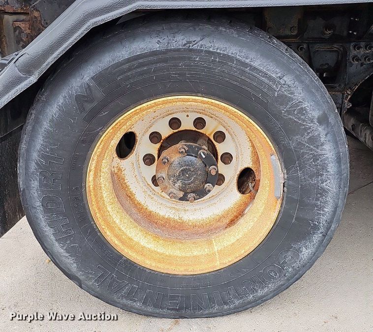 image for item DO2883 2013 International Work Star 7600  hook lift truck