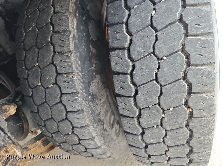 image for item DO2883 2013 International Work Star 7600  hook lift truck