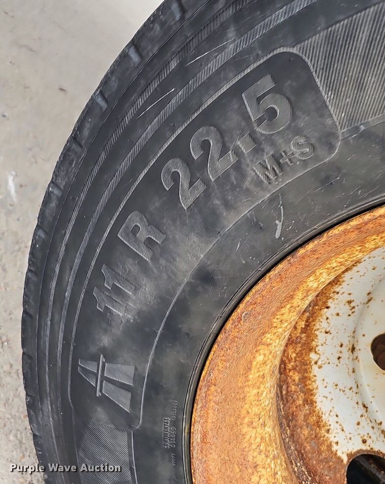 image for item DO2883 2013 International Work Star 7600  hook lift truck