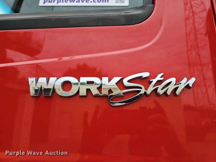 image for item DO2883 2013 International Work Star 7600  hook lift truck