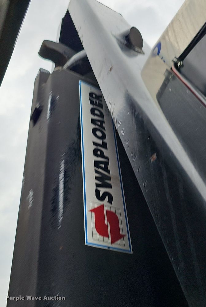 image for item DO2883 2013 International Work Star 7600  hook lift truck