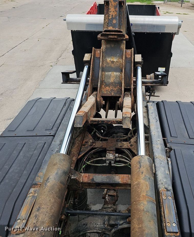 image for item DO2883 2013 International Work Star 7600  hook lift truck