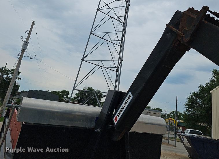 image for item DO2883 2013 International Work Star 7600  hook lift truck