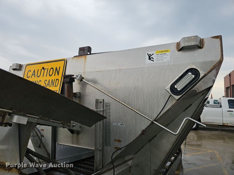 image for item DO2883 2013 International Work Star 7600  hook lift truck