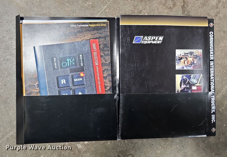 image for item DO2883 2013 International Work Star 7600  hook lift truck