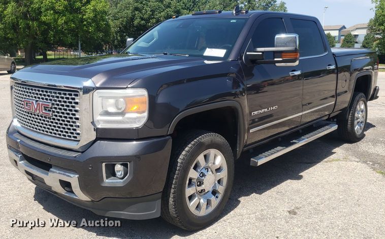 image for item DO2923 2015 GMC Sierra 2500HD Denali  Crew Cab pickup truck