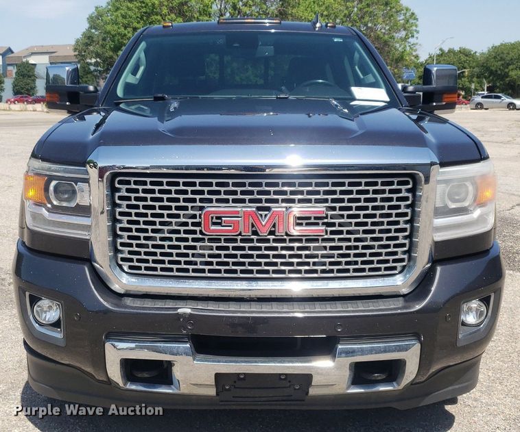 image for item DO2923 2015 GMC Sierra 2500HD Denali  Crew Cab pickup truck