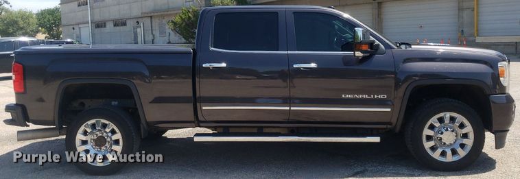image for item DO2923 2015 GMC Sierra 2500HD Denali  Crew Cab pickup truck