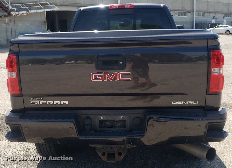 image for item DO2923 2015 GMC Sierra 2500HD Denali  Crew Cab pickup truck