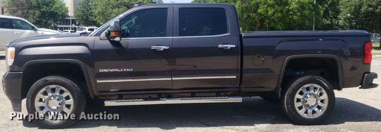 image for item DO2923 2015 GMC Sierra 2500HD Denali  Crew Cab pickup truck