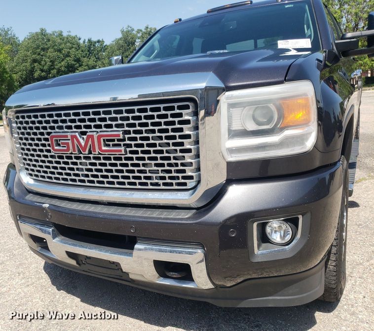 image for item DO2923 2015 GMC Sierra 2500HD Denali  Crew Cab pickup truck